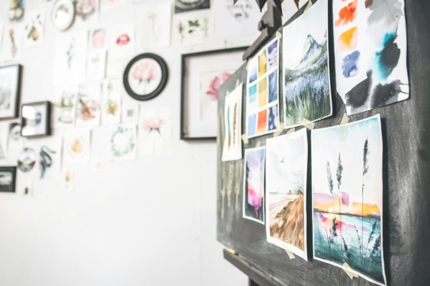 Live-Zeichnung bei einer Veranstaltung mit begeisterten Gästen